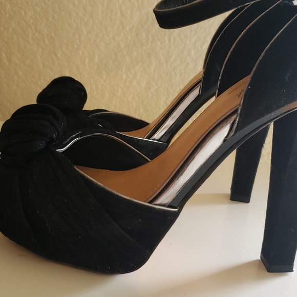 Badgley Mischka 7" black suede platform sandals - Picture 2 of 4